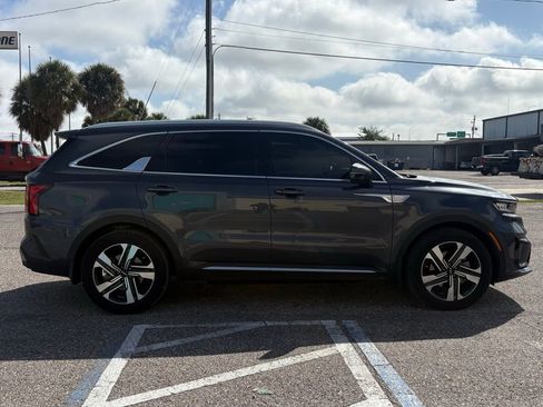 Used 2022 Kia Sorento EX w/ Panoramic Sunroof Package image 2