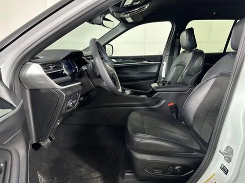 Used 2023 Jeep Grand Cherokee Trailhawk image 11