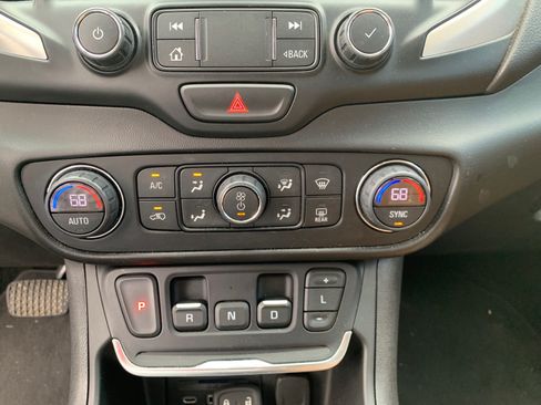 Used 2021 GMC Terrain SLT AWD/4WD image 15