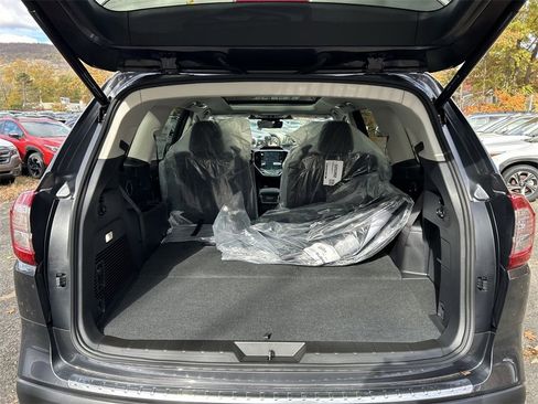 New 2025 Subaru Ascent Limited image 18