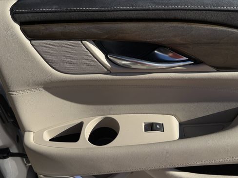 Used 2020 Cadillac Escalade Premium Luxury image 49