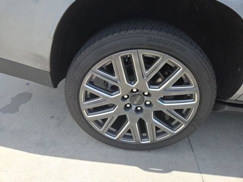 Used 2025 GMC Yukon Denali Ultimate AWD/4WD image 13