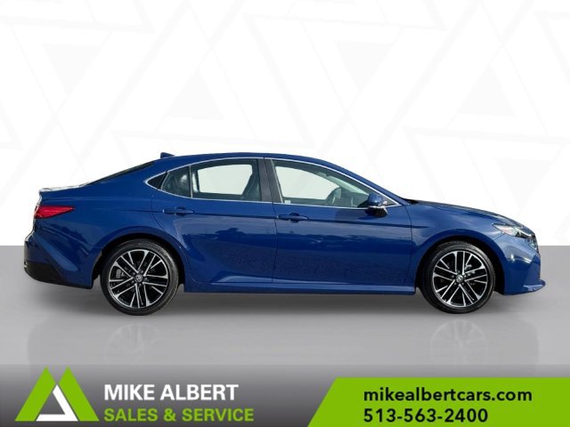 Used 2025 Toyota Camry XLE FWD image 3