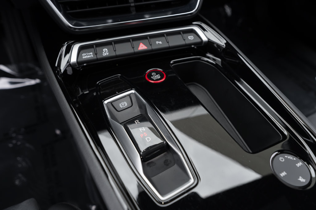 Used 2022 Audi e-tron GT Premium Plus AWD/4WD image 30