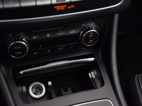 Used 2018 Mercedes-Benz GLA 250 4MATIC image 29