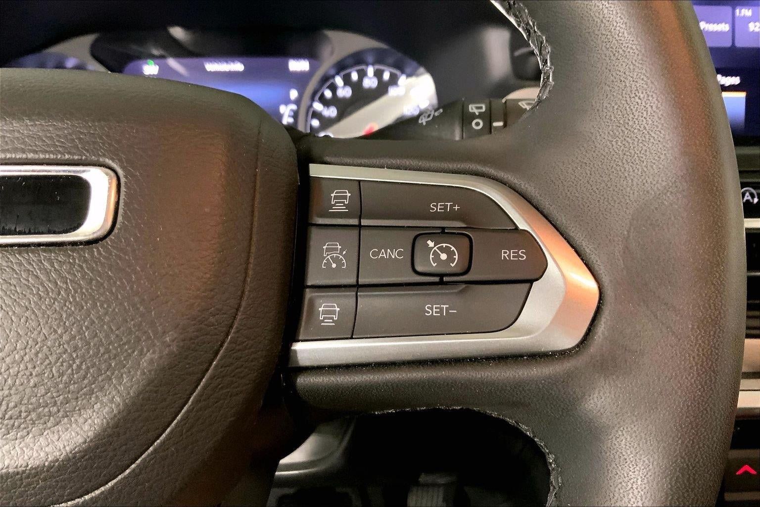 Used 2025 Jeep Compass Limited AWD/4WD image 19