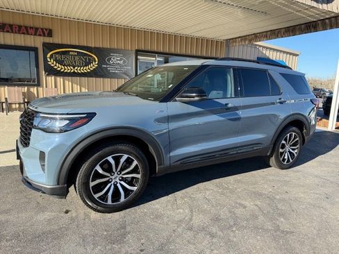 Used 2025 Ford Explorer ST-Line image 2