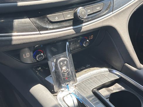 Used 2022 Buick Enclave Premium image 18