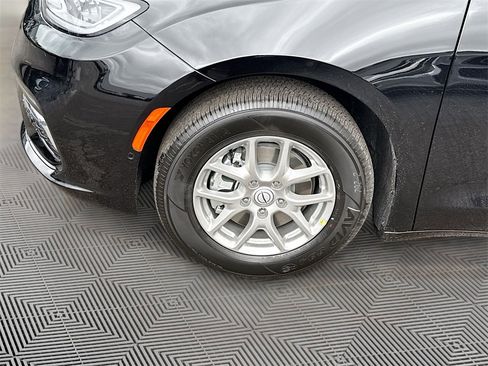 New 2026 Chrysler Pacifica Select image 34
