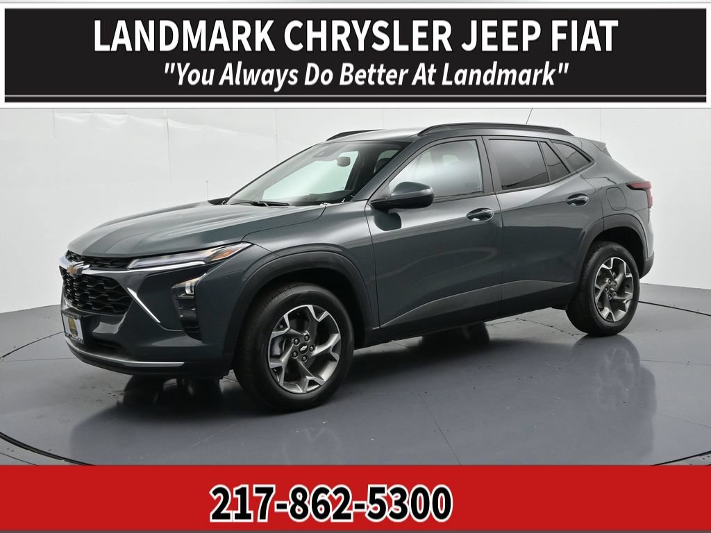 Used 2025 Chevrolet Trax LT FWD image 1