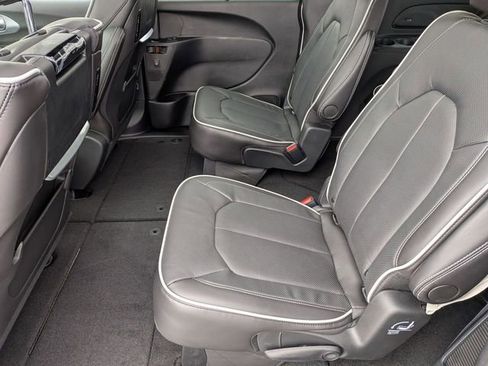 New 2026 Chrysler Pacifica Limited w/ Uconnect Theater Family Group image 26