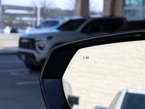 Used 2022 Chevrolet Suburban RST w/ Luxury Package image 24