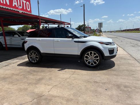 Used 2017 Land Rover Range Rover Evoque SE AWD/4WD image 12