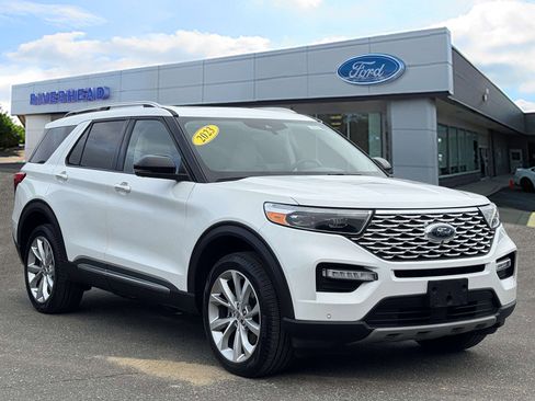 Used 2023 Ford Explorer Platinum w/ Technology Package image 2