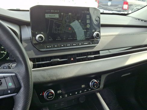 Used 2023 Mitsubishi Outlander SE image 19