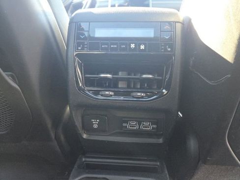 Used 2021 Jeep Grand Cherokee L Overland w/ Luxury Tech Group IV image 17