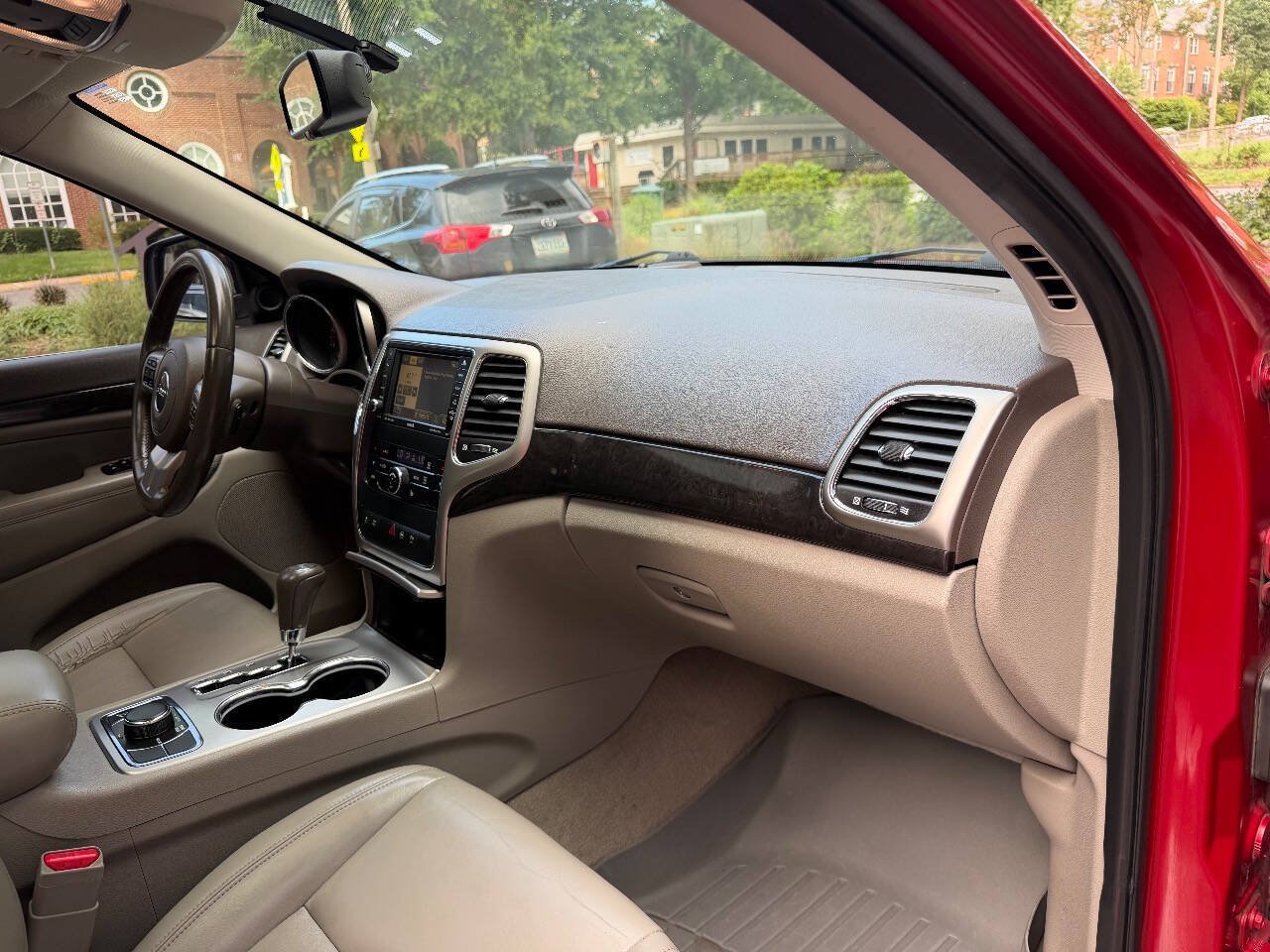 Used 2011 Jeep Grand Cherokee Laredo AWD/4WD image 18