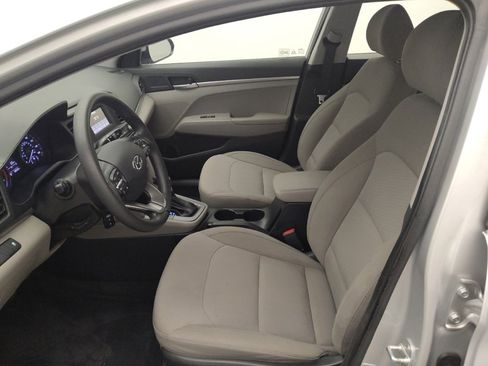 Used 2019 Hyundai Elantra SE FWD image 17