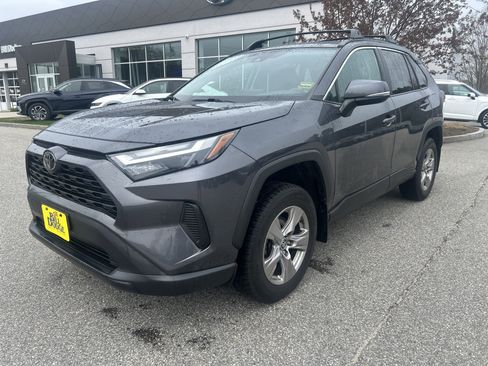 Used 2022 Toyota RAV4 XLE AWD/4WD image 1