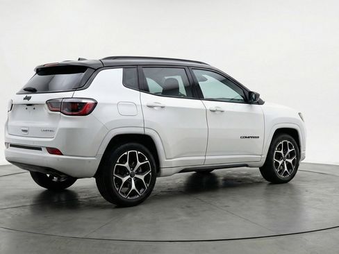 Used 2025 Jeep Compass Limited AWD/4WD image 9