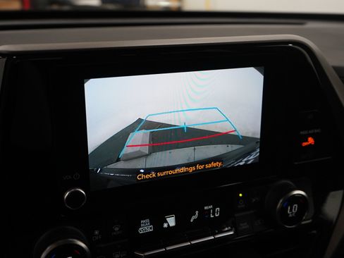 Used 2023 Toyota Highlander L AWD/4WD image 22