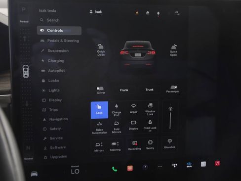 Used 2022 Tesla Model X image 34