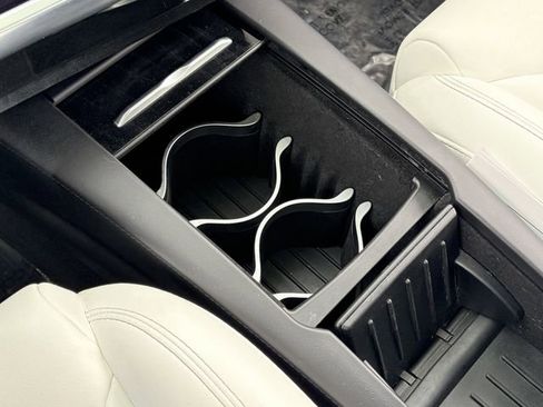 Used 2018 Tesla Model X 75D image 18