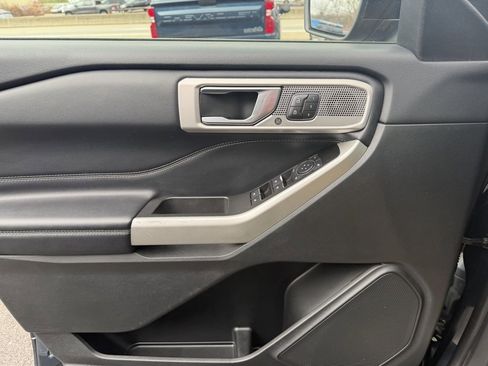 Used 2022 Ford Explorer Limited w/ Equipment Group 301A image 32