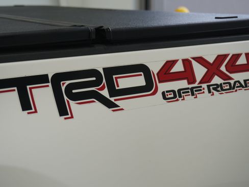 Used 2021 Toyota Tacoma TRD Off-Road w/ TRD Premium Off Road Package AWD/4WD image 8