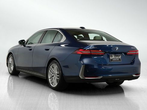 Used 2024 BMW 540i xDrive w/ Premium Package image 3