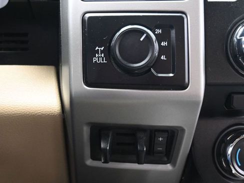 Used 2018 Ford F250 Lariat w/ Chrome Package image 22