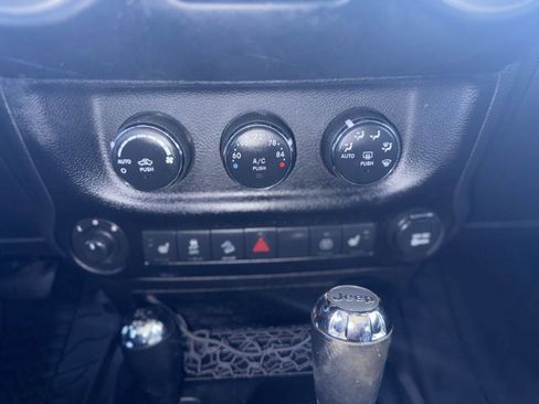 Used 2013 Jeep Wrangler Unlimited Sahara image 3