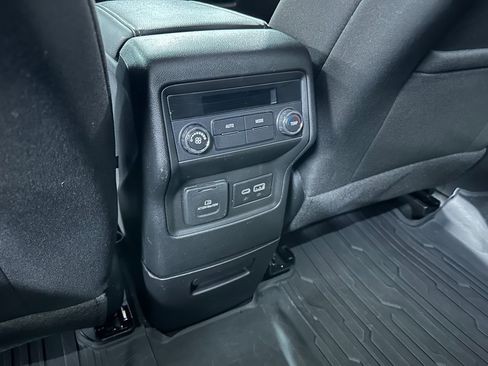 Used 2023 GMC Acadia SLE w/ Driver Convenience Package image 38