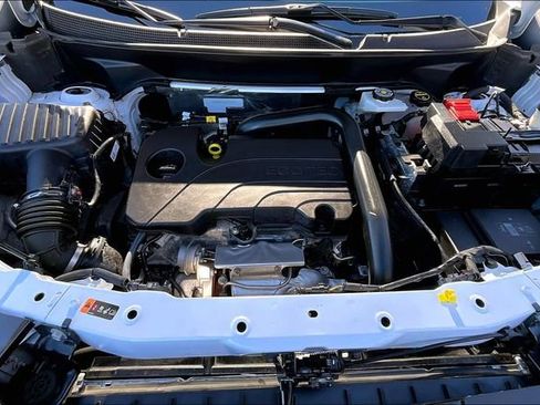 Used 2025 Chevrolet Equinox LT w/ Convenience Package II image 10