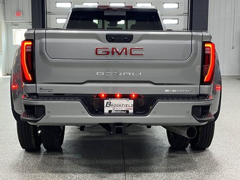 New 2026 GMC Sierra 3500 Denali w/ Denali Reserve Package AWD/4WD image 5