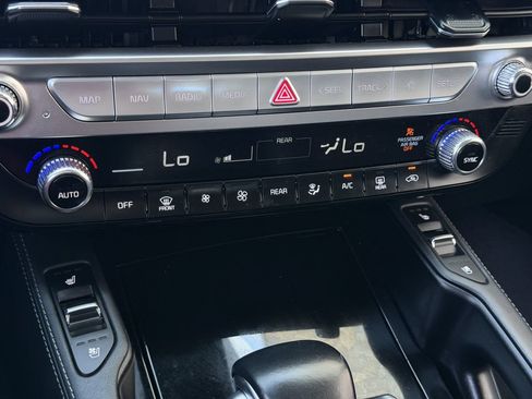 Used 2024 Kia Telluride EX w/ EX Captain's Chair Package FWD image 19