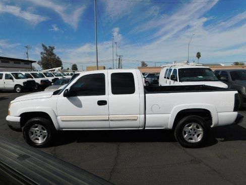 Used 2007 Chevrolet Silverado 1500 LT w/ Extended Cab Value Package image 4