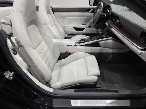 Used 2021 Porsche 911 Turbo image 22