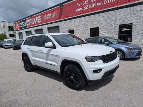 Used 2020 Jeep Grand Cherokee Laredo RWD image 1