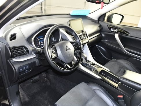Used 2025 Mitsubishi Eclipse Cross SE AWD/4WD image 2