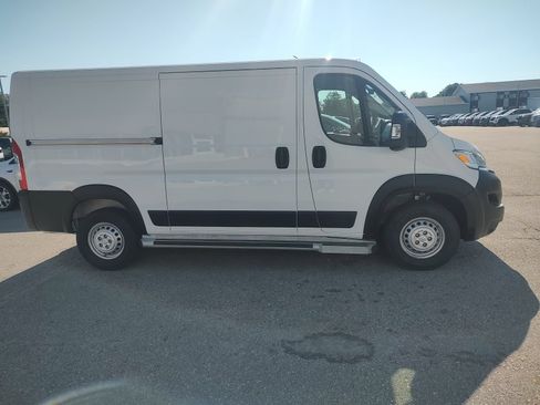 Used 2025 RAM ProMaster 2500 w/ U-Haul Equipment Group FWD image 4