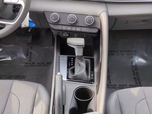 New 2026 Hyundai Elantra SE FWD image 18