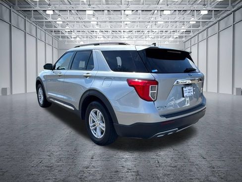 Used 2024 Ford Explorer XLT w/ Equipment Group 202A RWD image 5