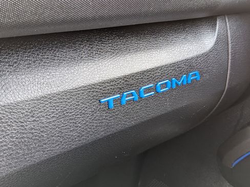 Used 2021 Toyota Tacoma TRD Off-Road w/ Technology Package image 22