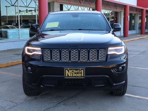 Used 2022 Jeep Grand Cherokee Laredo X image 3