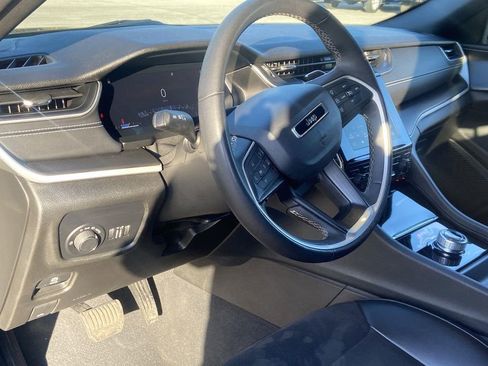 Used 2023 Jeep Grand Cherokee L Laredo image 10