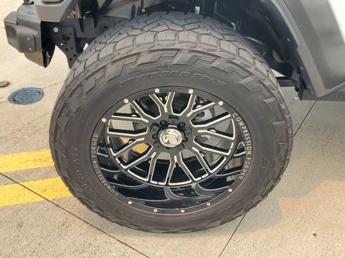 Used 2024 Jeep Wrangler Unlimited Sport AWD/4WD image 4