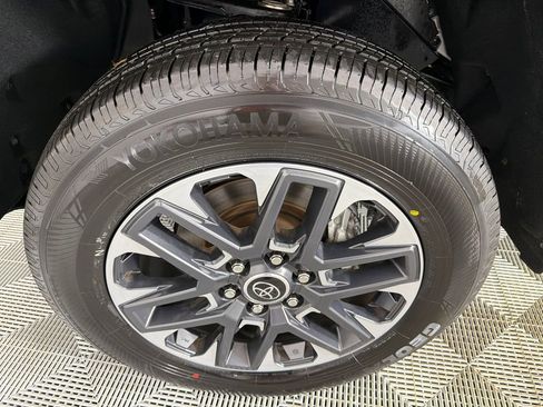 Used 2023 Toyota Tundra Limited image 11