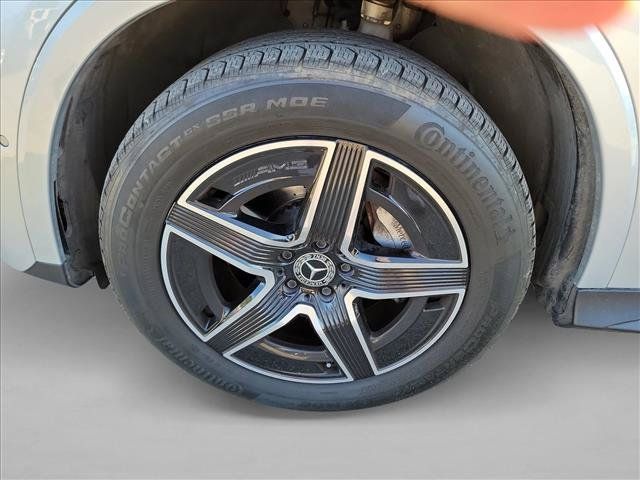Used 2025 Mercedes-Benz GLC 350e 4MATIC image 9