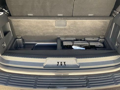 Certified 2024 Ford Expedition Limited image 18